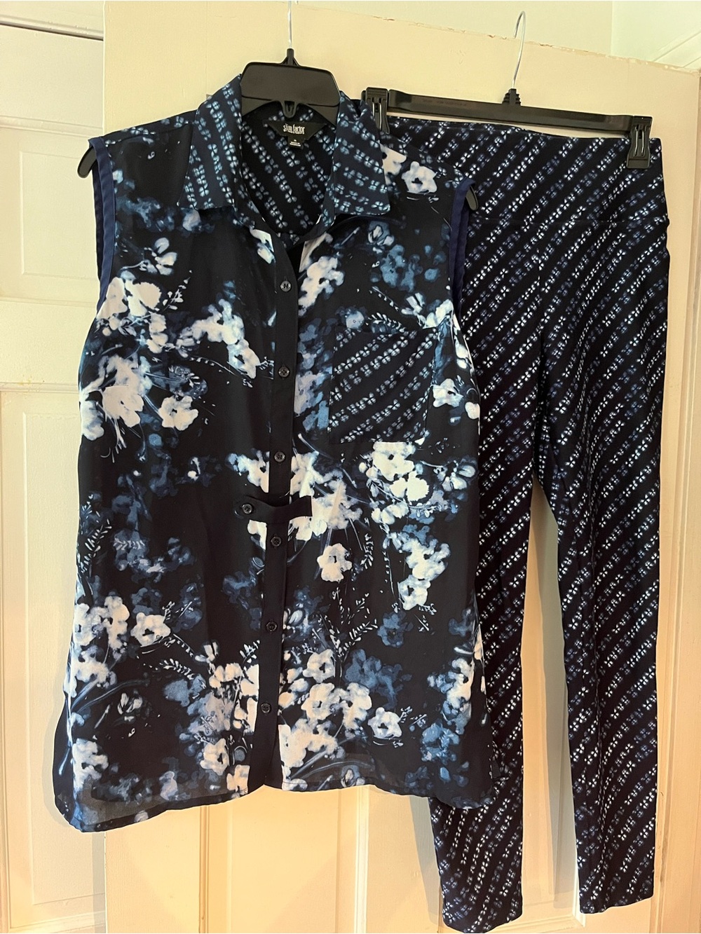 Investment : Slim Factor Black & Blue Floral Top with Printed navy Leggings